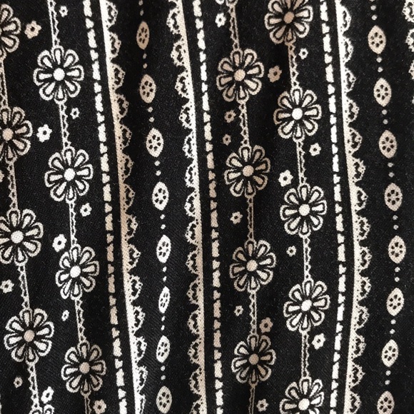 Size Medium black and white Romper - Picture 4 of 4